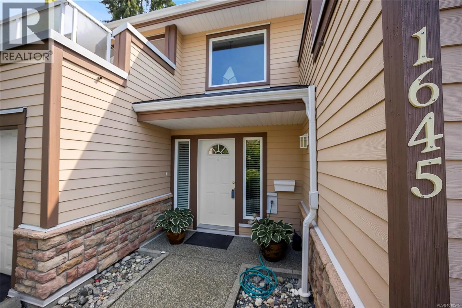 1645 Creekside Dr