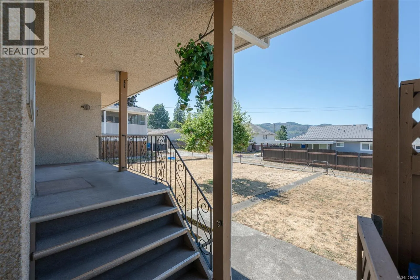 2638 Anderson Ave