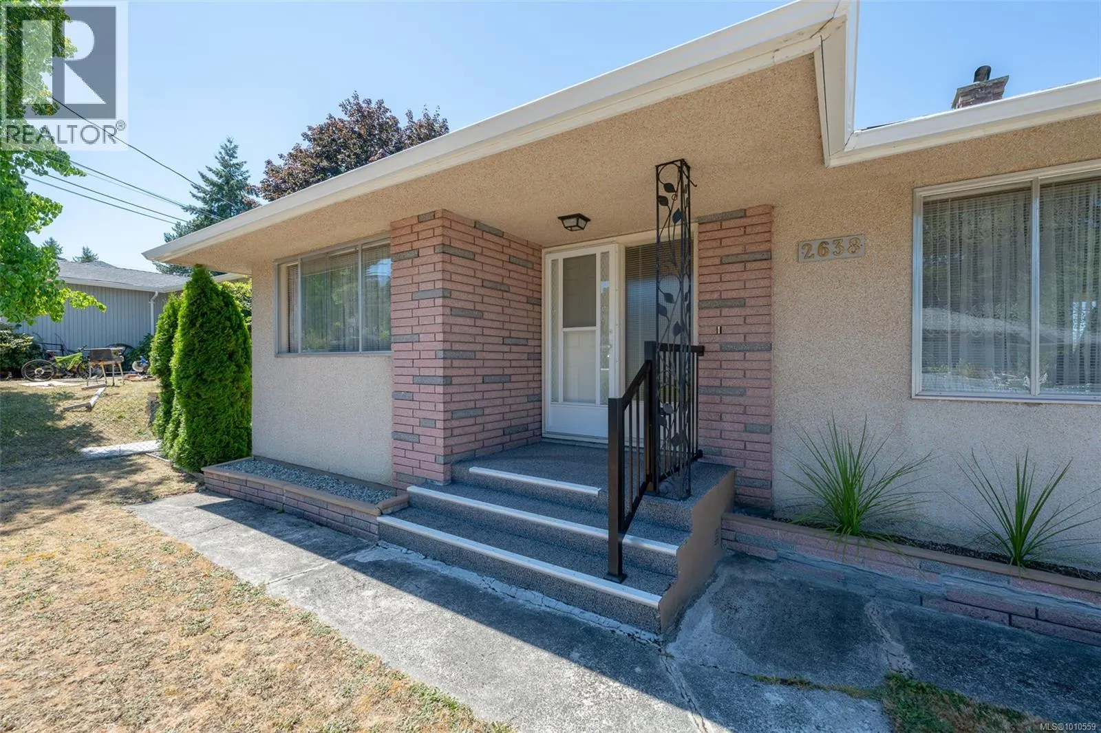 2638 Anderson Ave