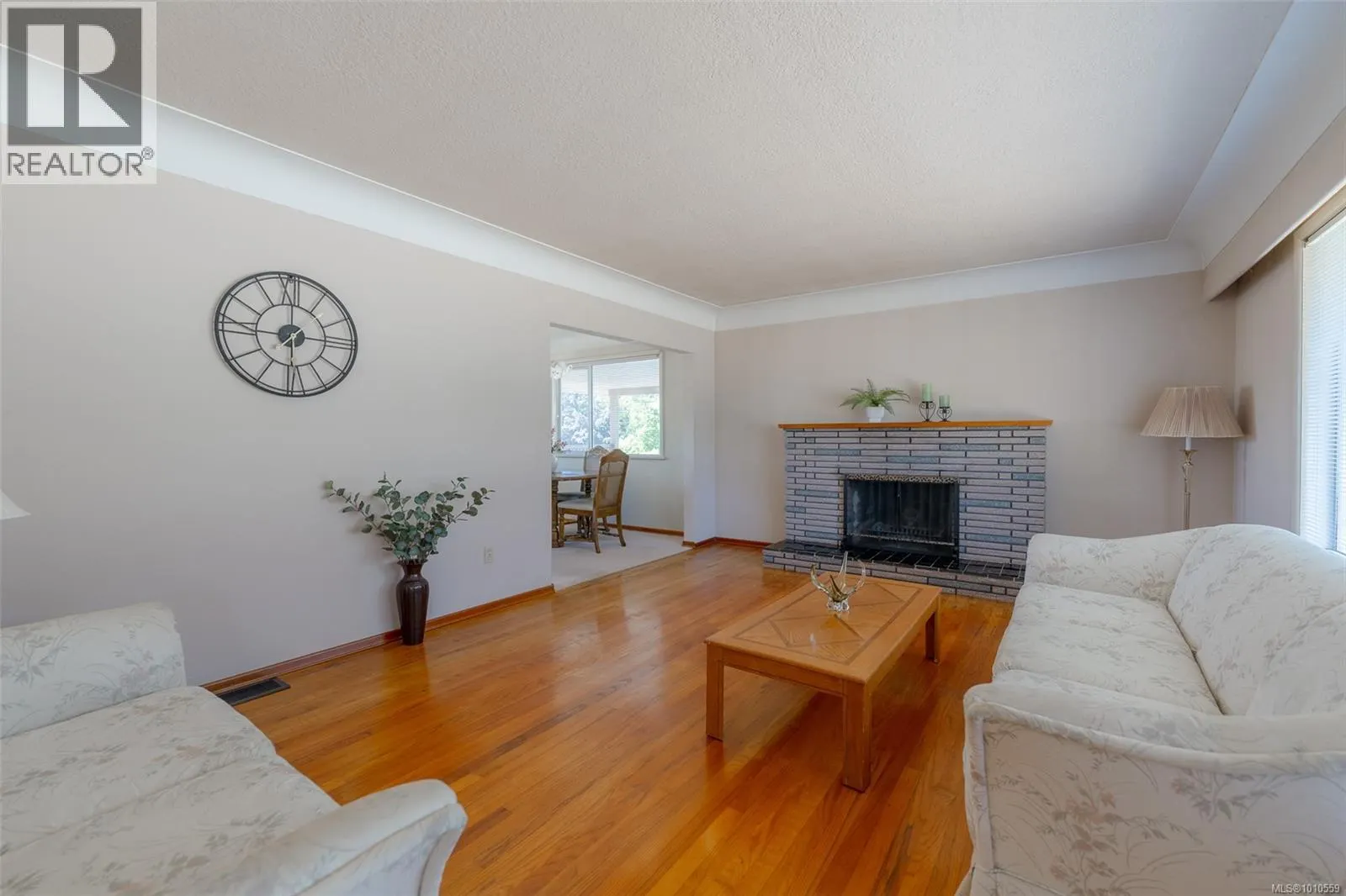 2638 Anderson Ave