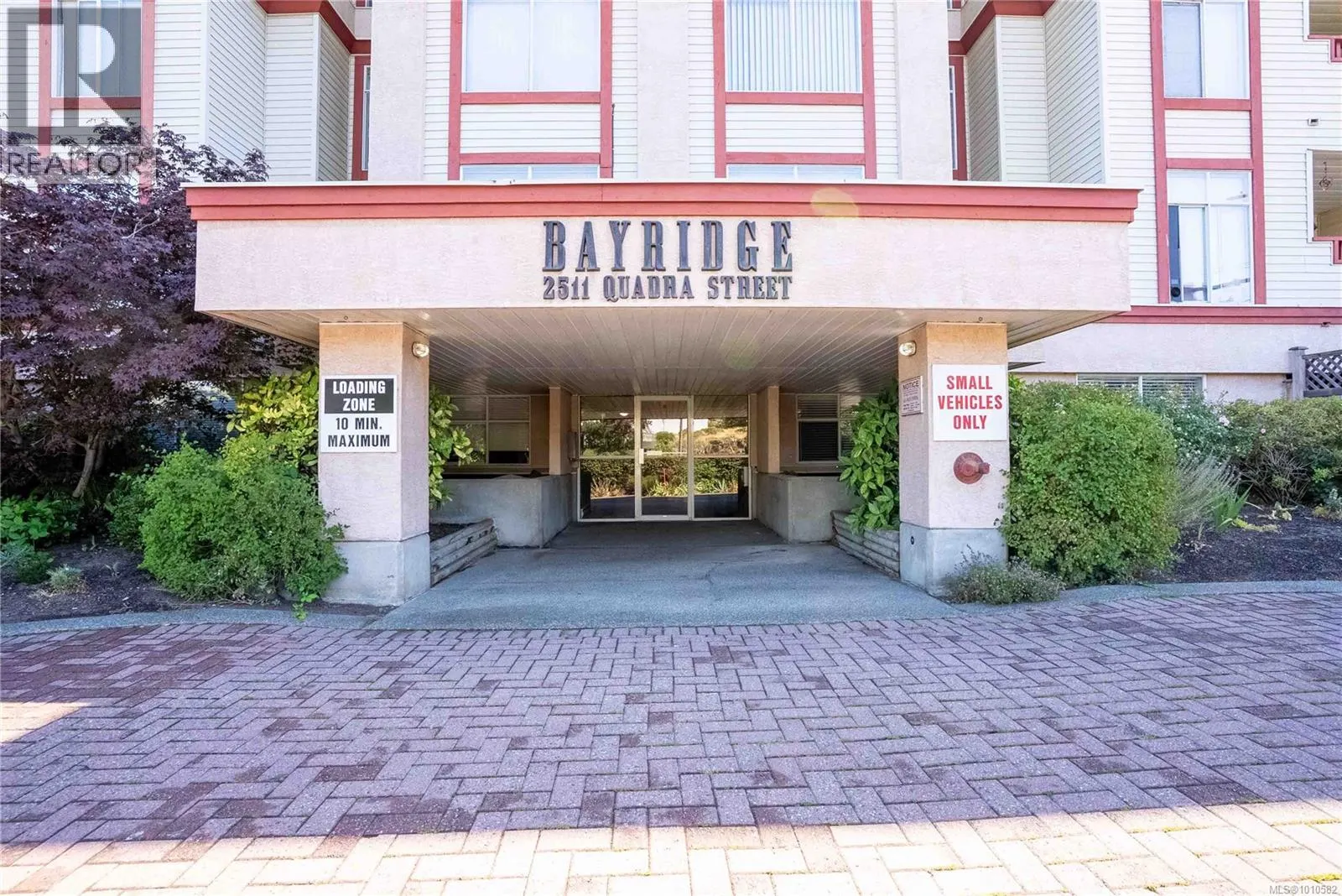 305 2511 Quadra St