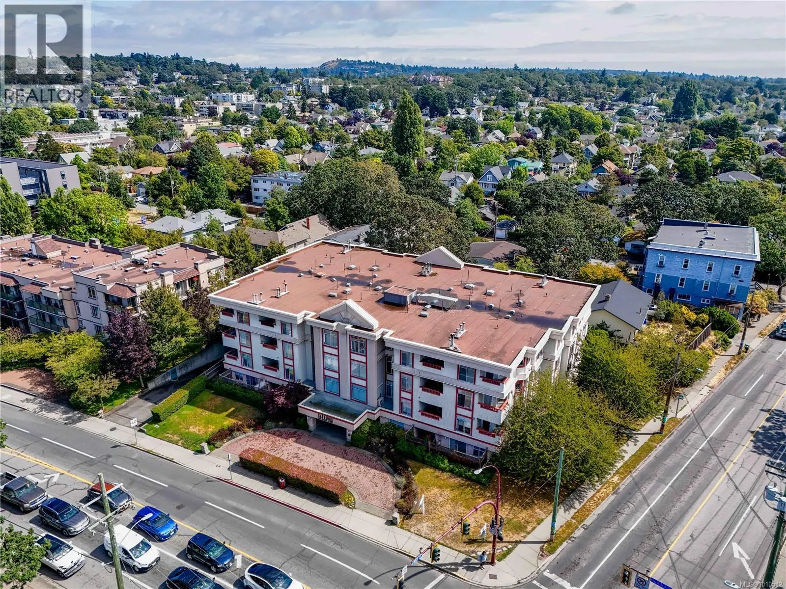 305 2511 Quadra St