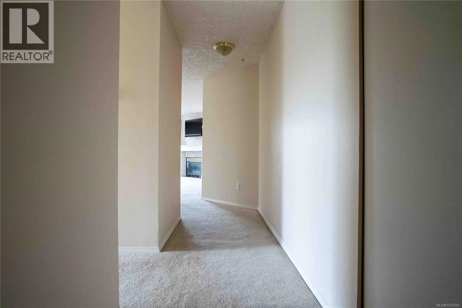305 2511 Quadra St