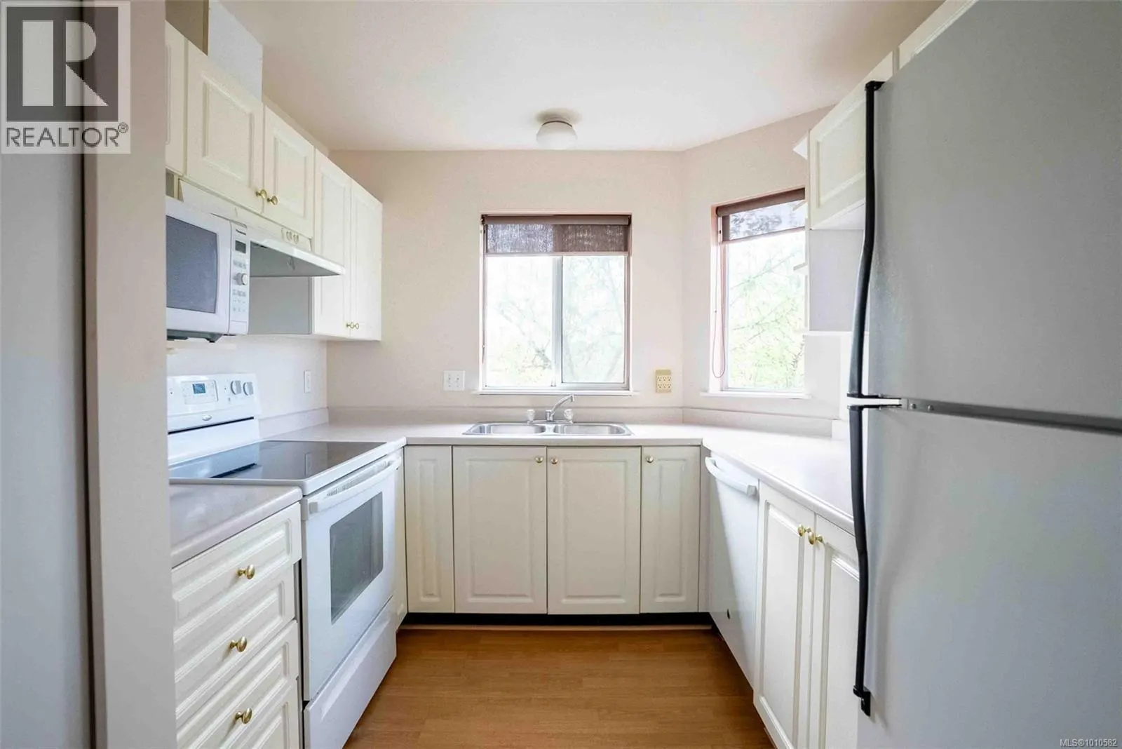 305 2511 Quadra St