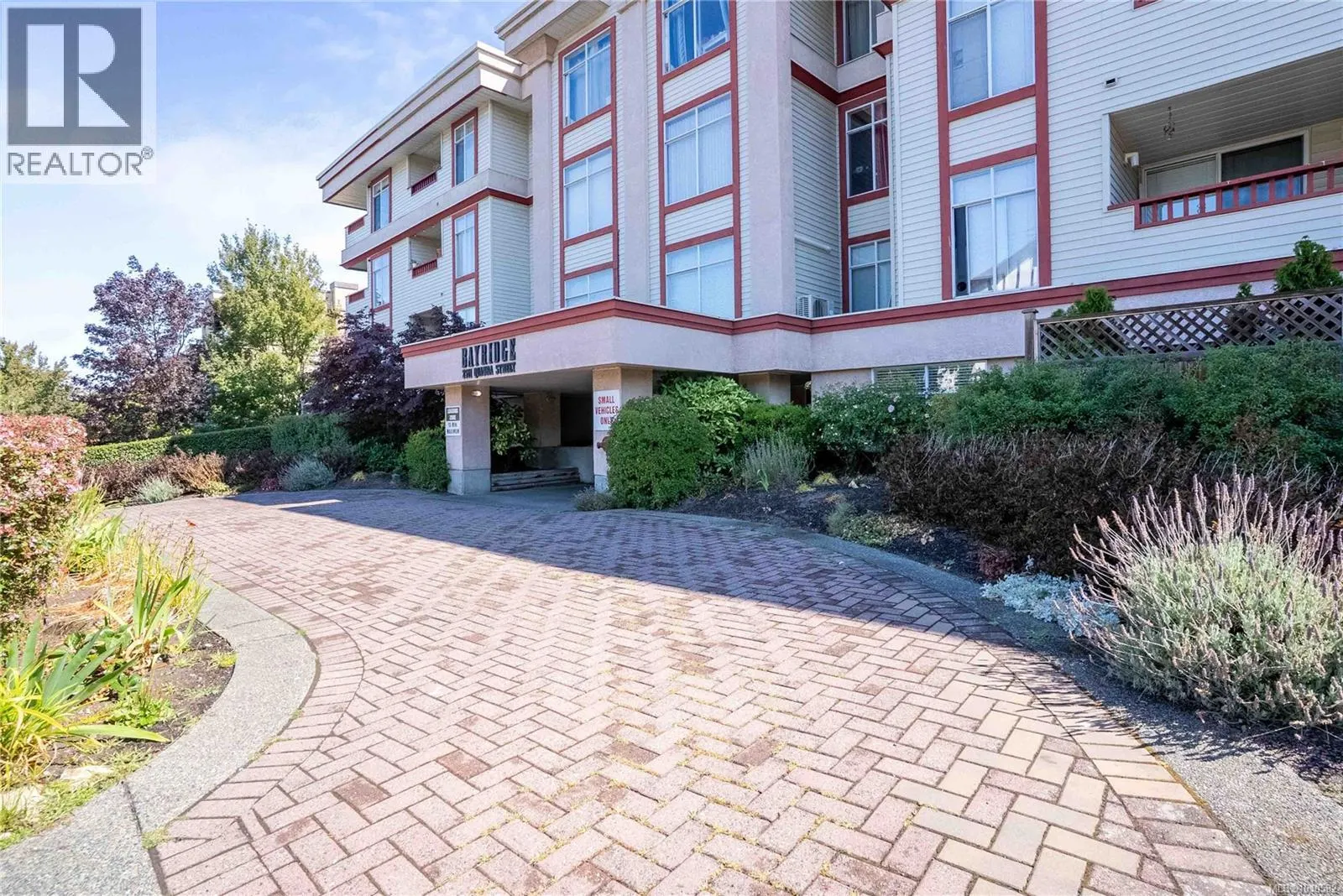 305 2511 Quadra St