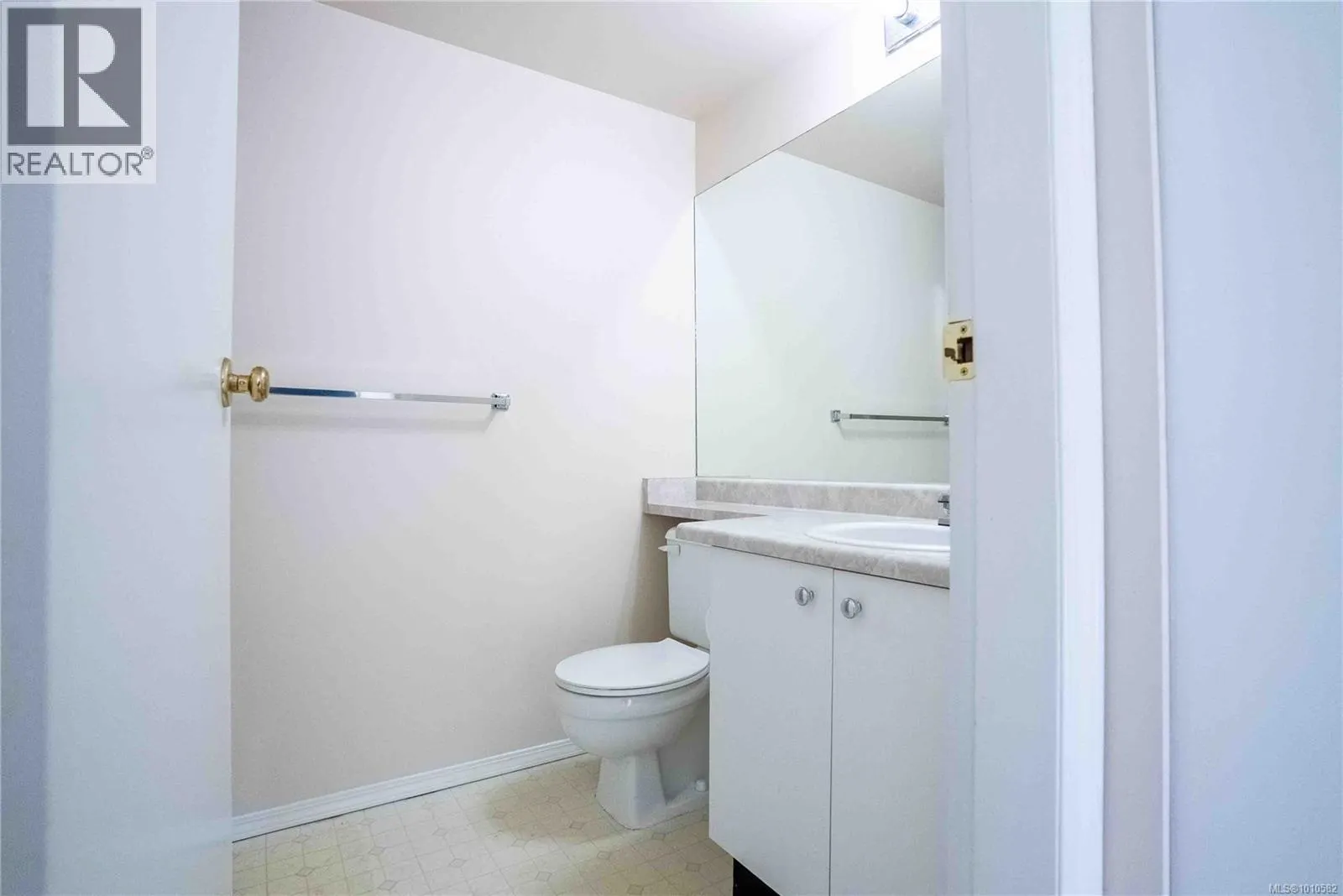 305 2511 Quadra St