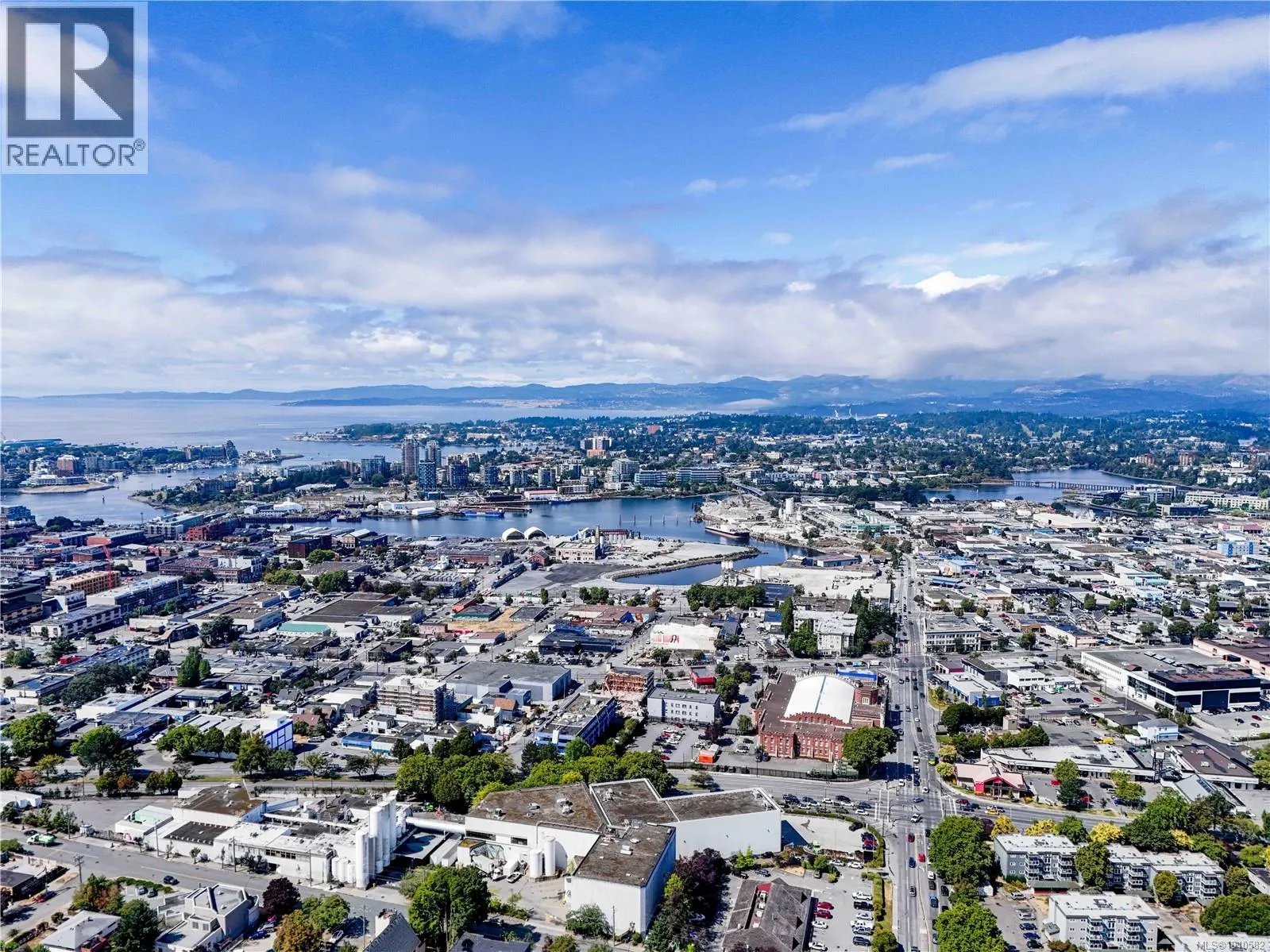 305 2511 Quadra St