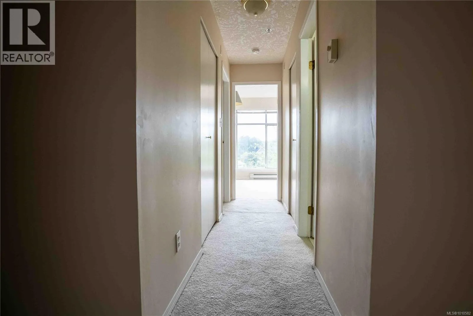 305 2511 Quadra St