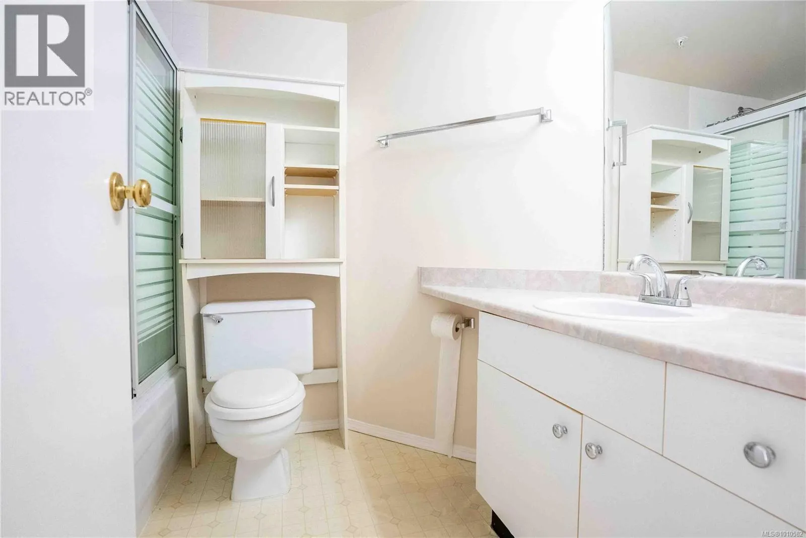 305 2511 Quadra St