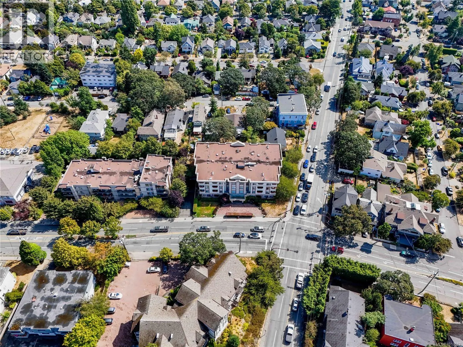 305 2511 Quadra St