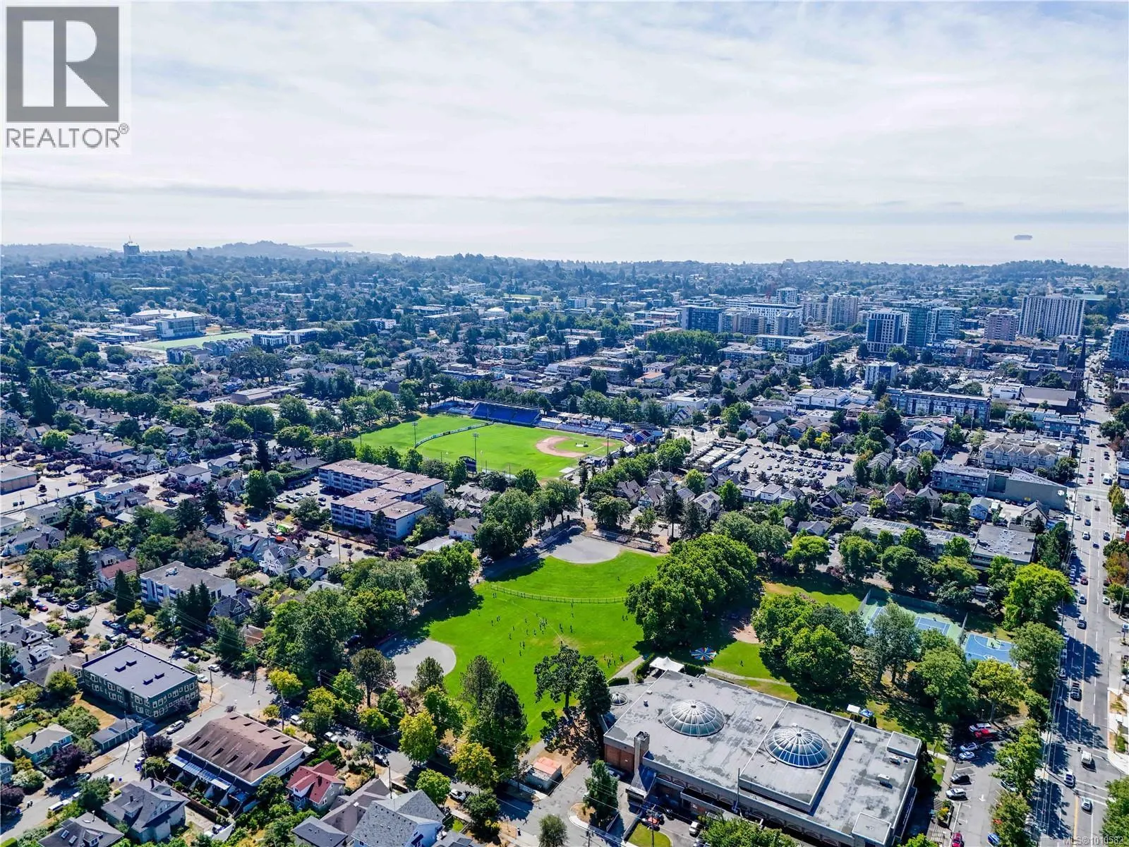 305 2511 Quadra St