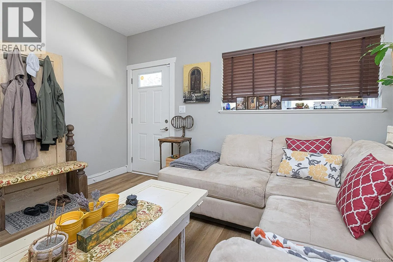 101 Dorval Pl