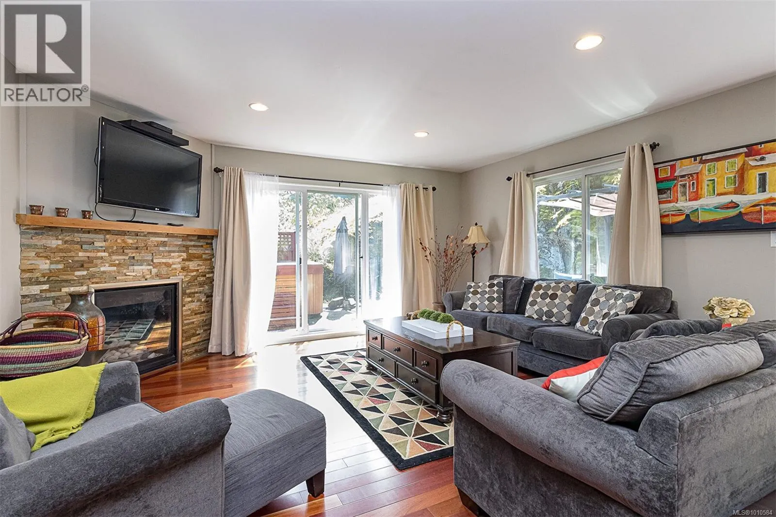 101 Dorval Pl
