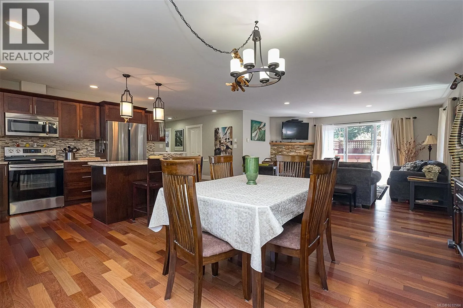 101 Dorval Pl