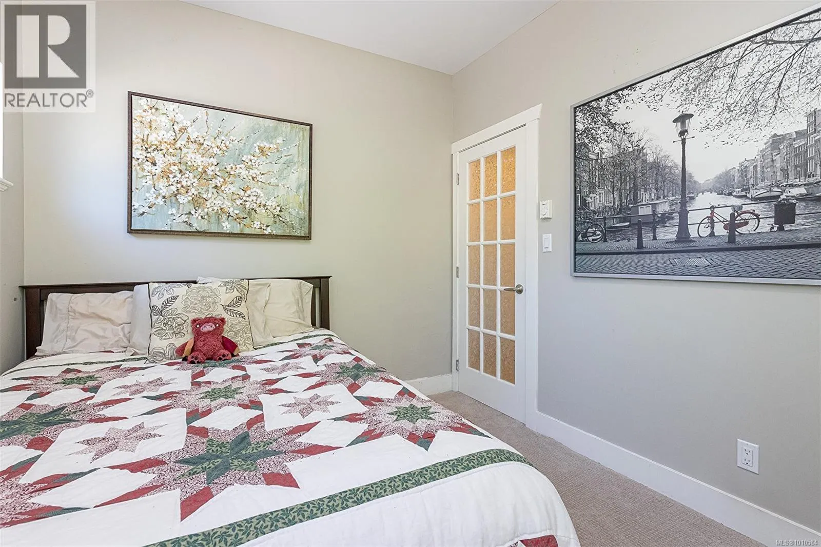101 Dorval Pl