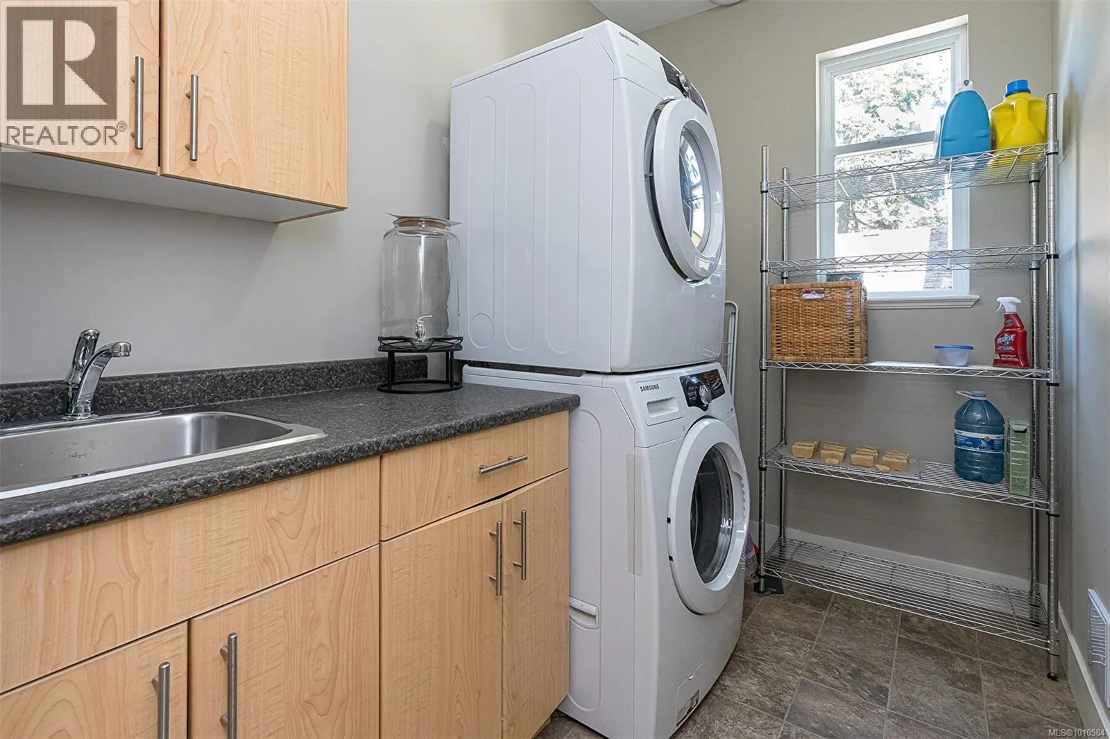 101 Dorval Pl