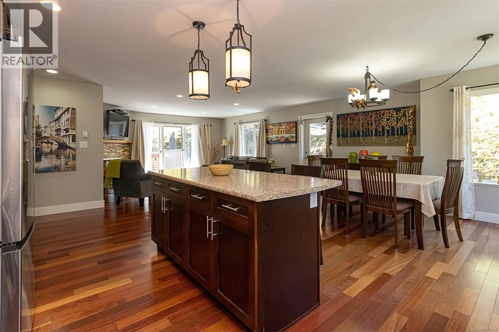 101 Dorval Pl