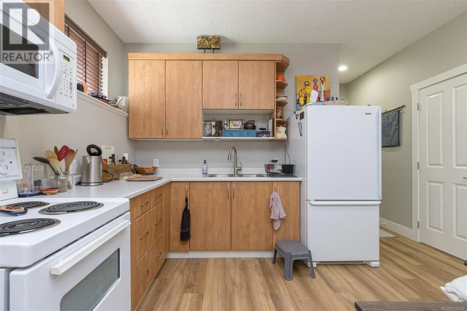 101 Dorval Pl