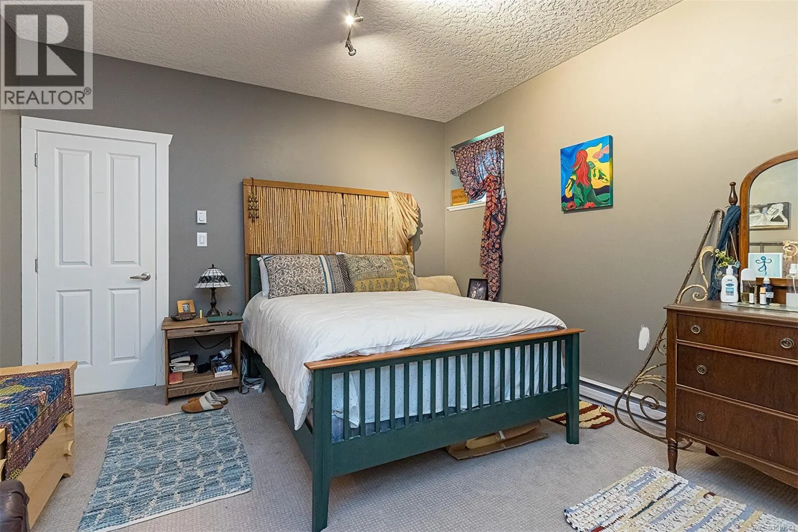 101 Dorval Pl