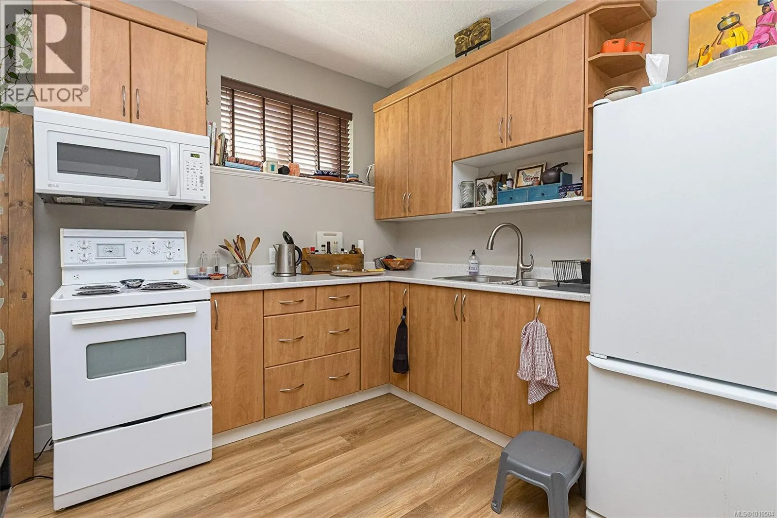 101 Dorval Pl