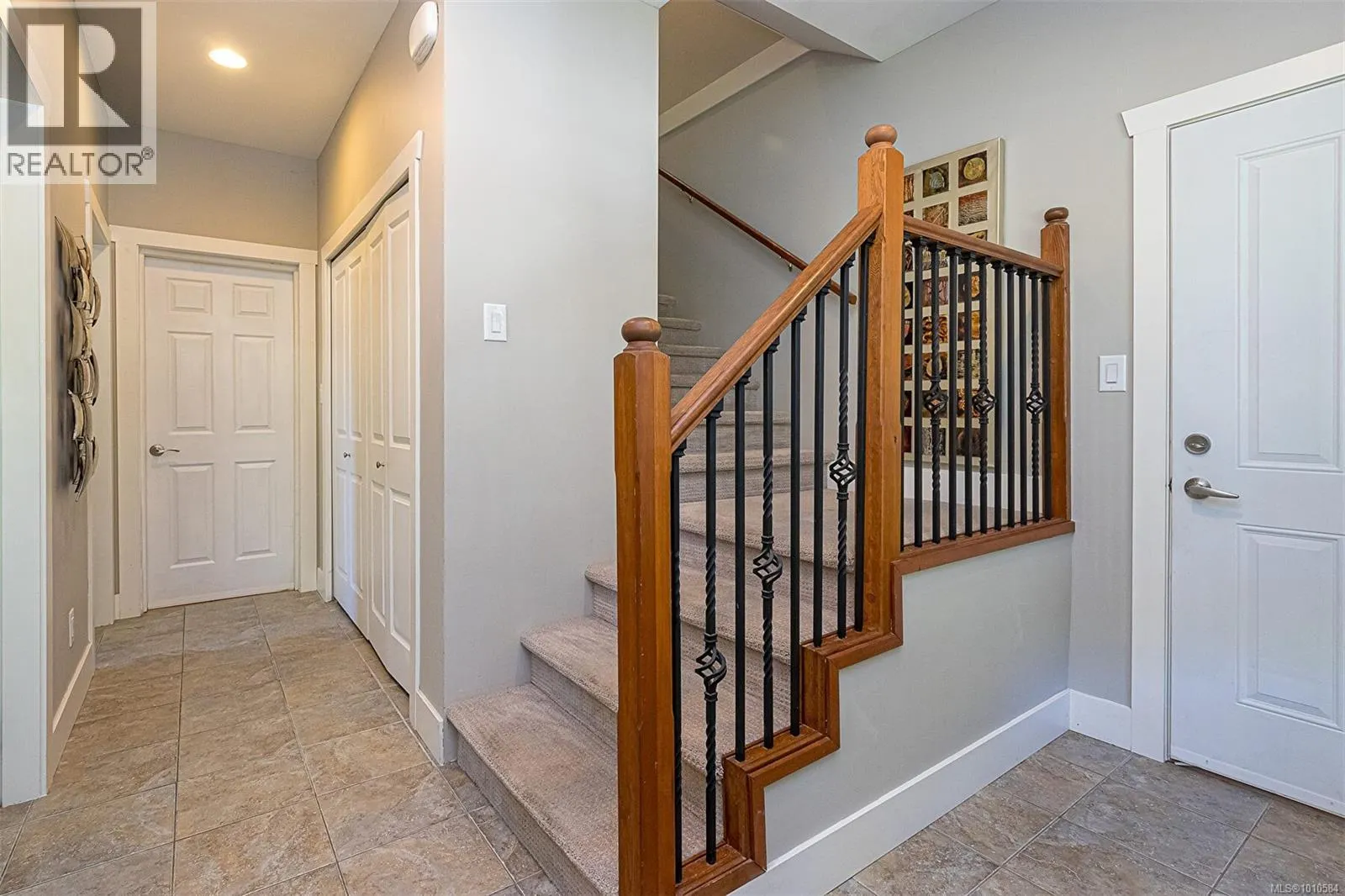 101 Dorval Pl