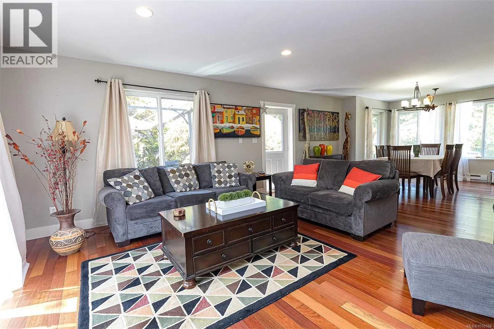 101 Dorval Pl