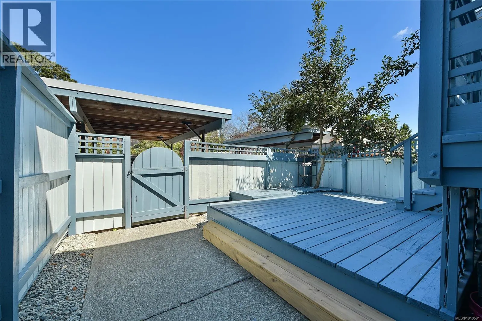 12 3987 Gordon Head Rd