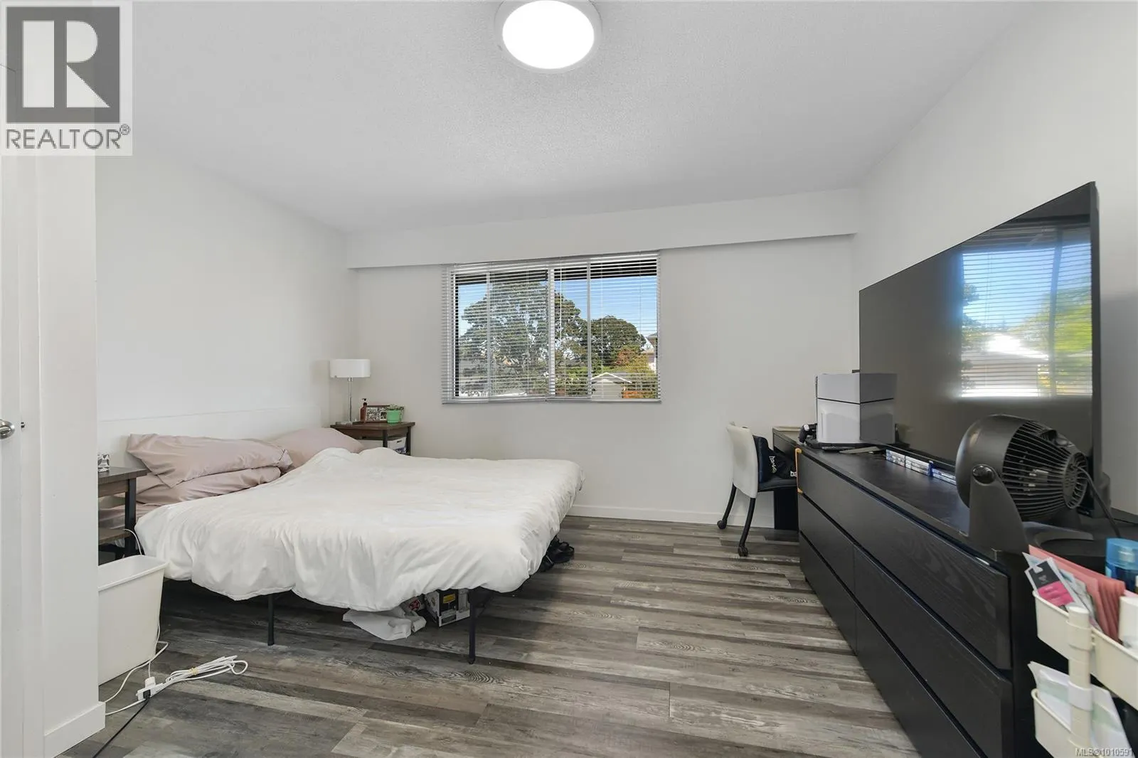 12 3987 Gordon Head Rd