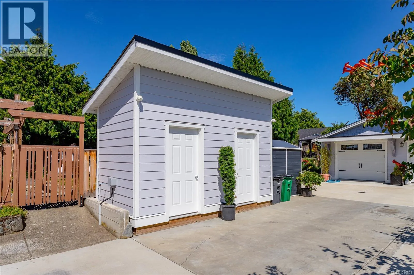 2833 Austin Ave