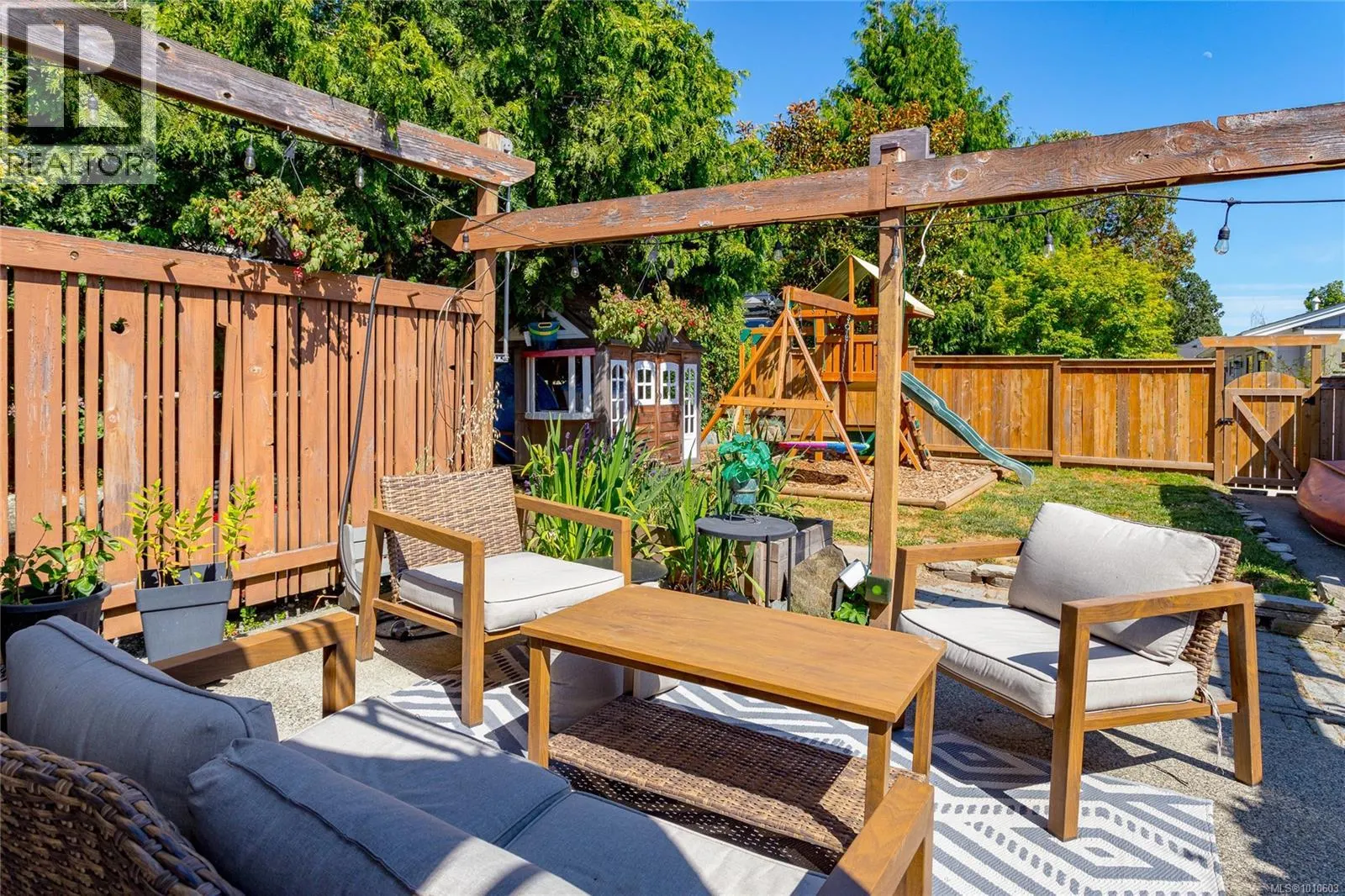 2833 Austin Ave