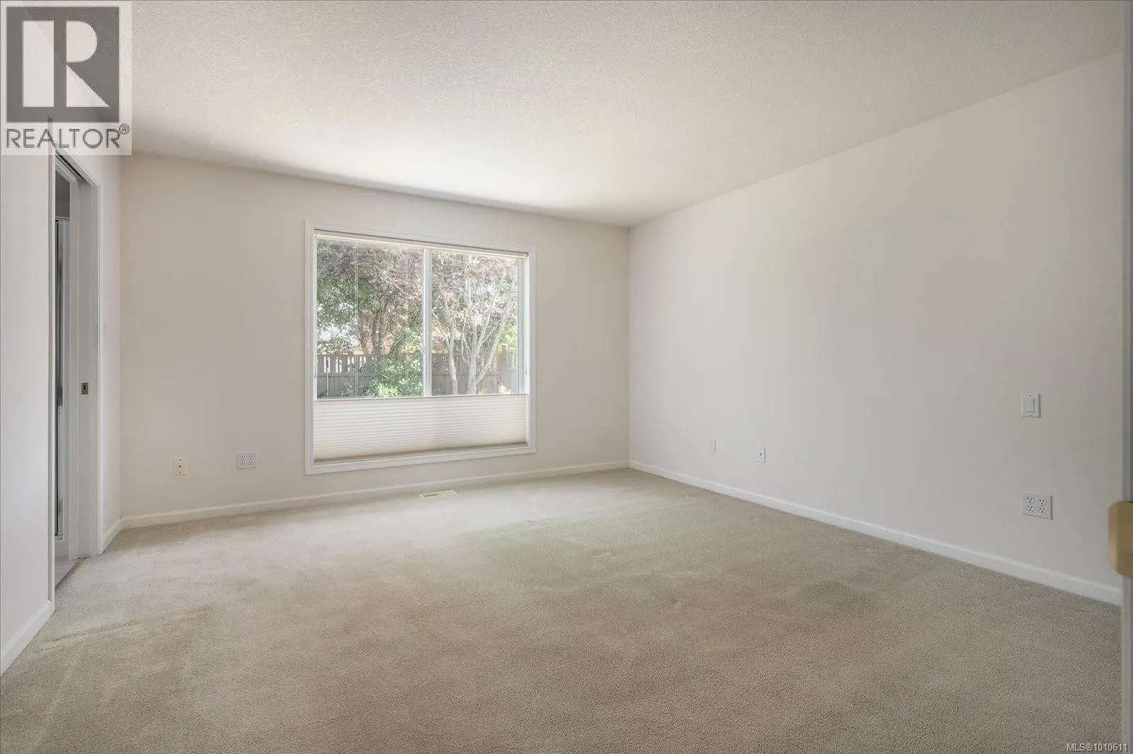 843 Woodridge Pl