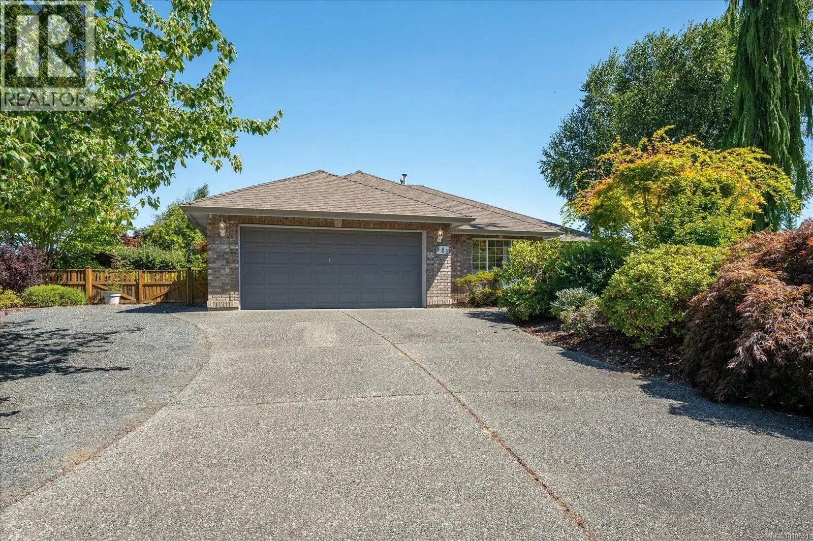 843 Woodridge Pl