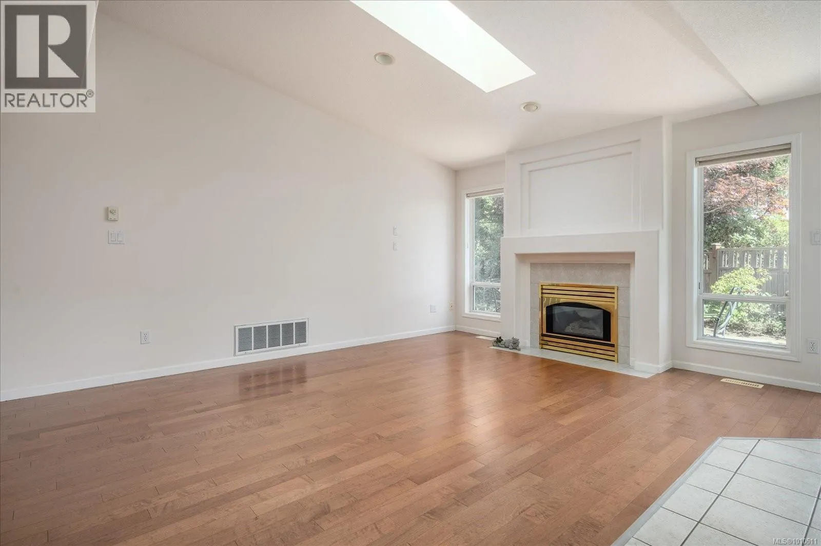 843 Woodridge Pl