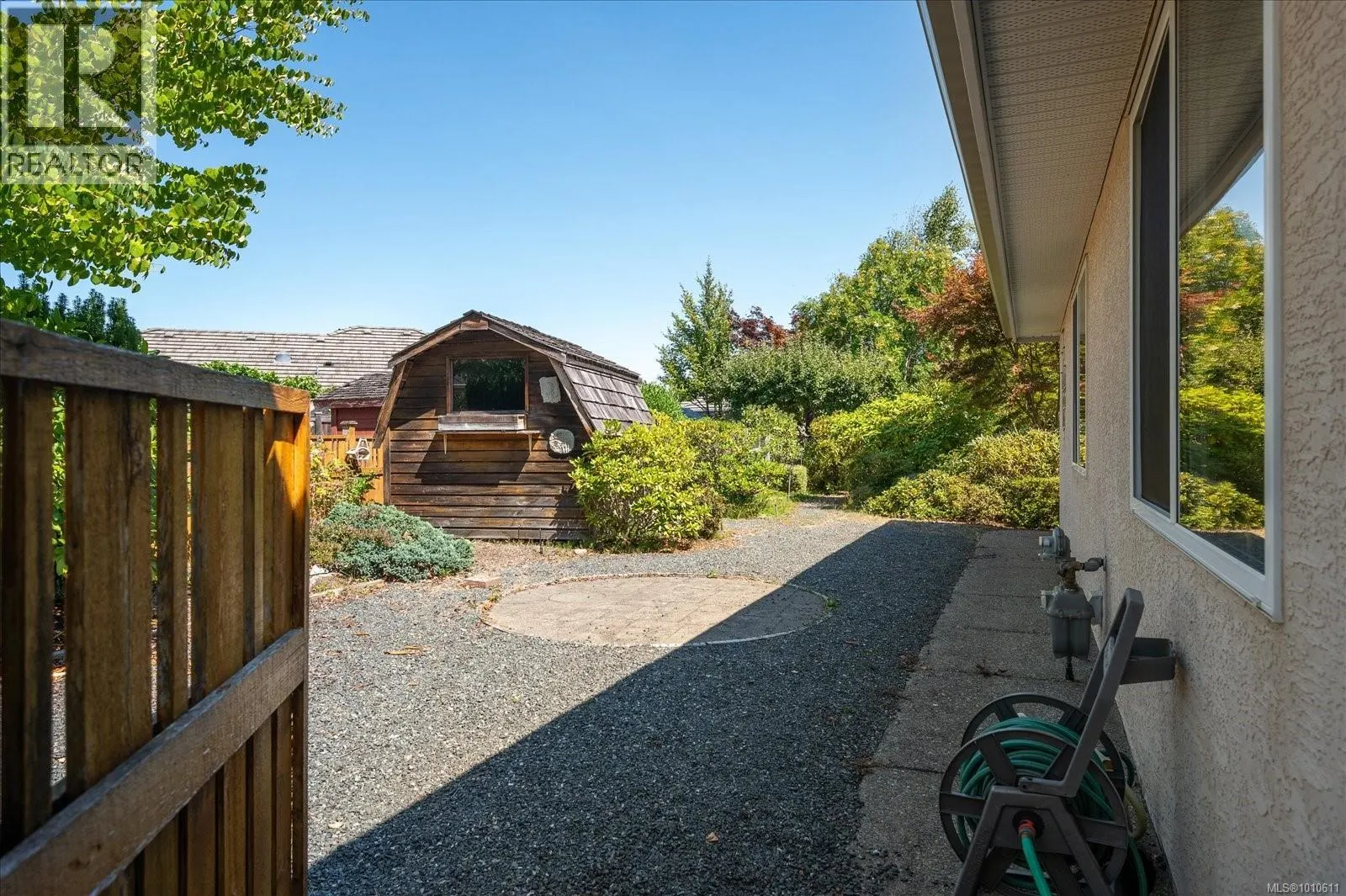 843 Woodridge Pl