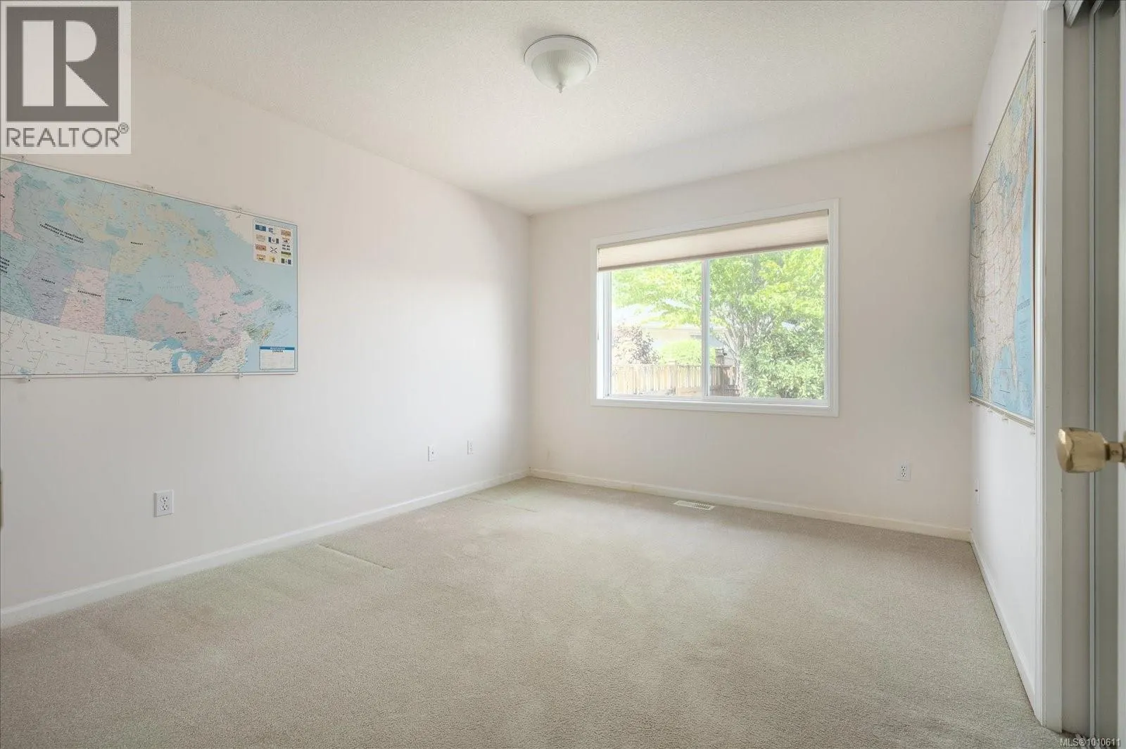 843 Woodridge Pl