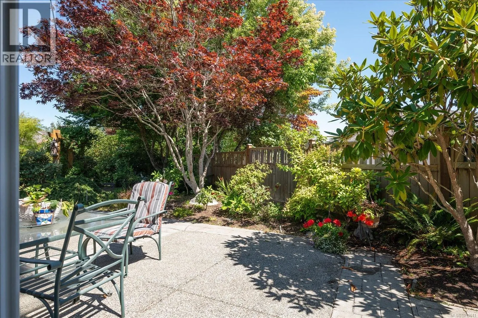 843 Woodridge Pl