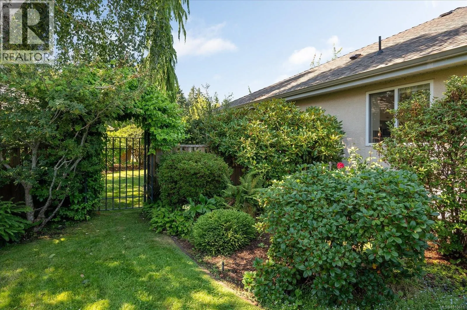 843 Woodridge Pl