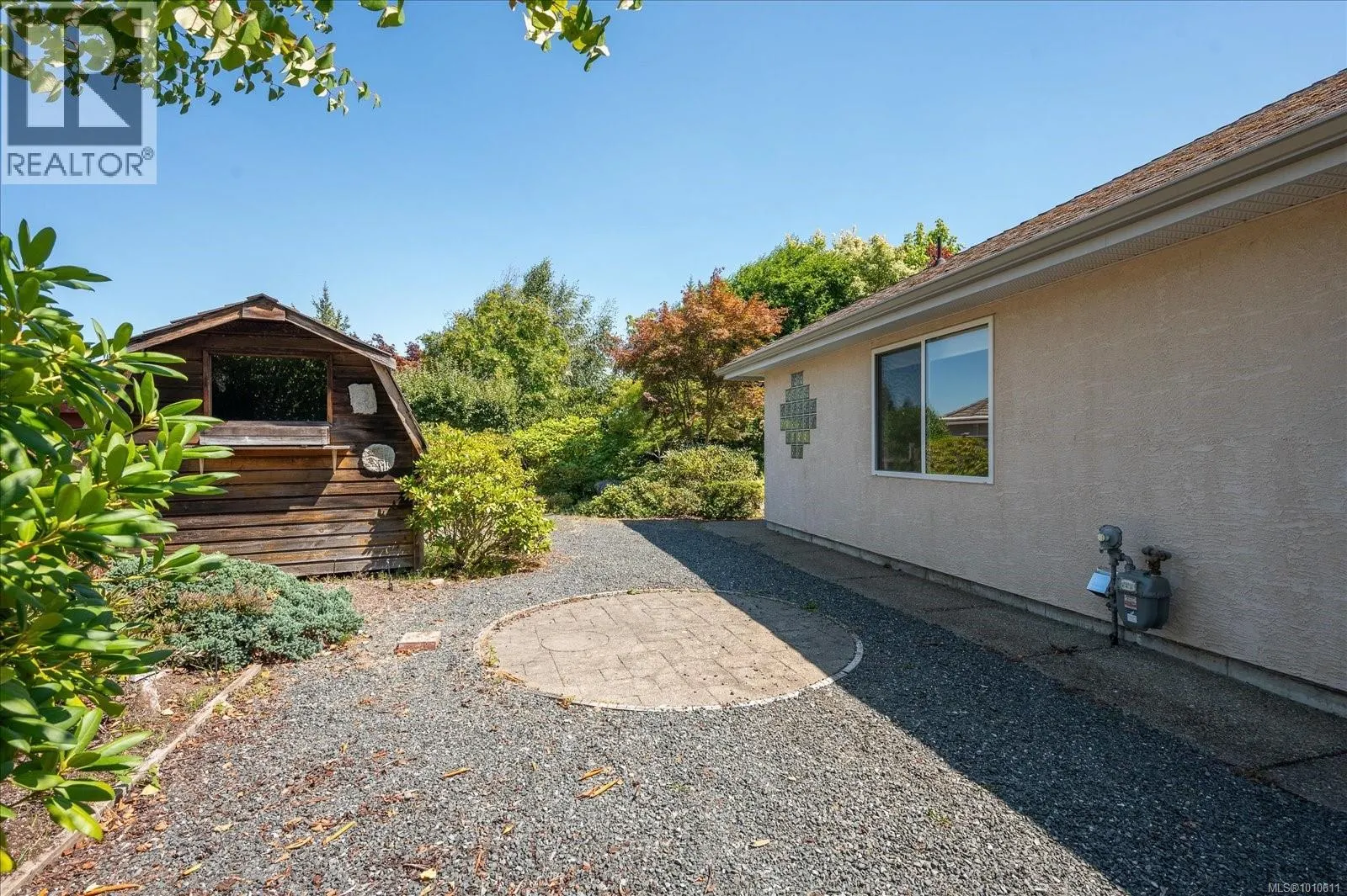 843 Woodridge Pl