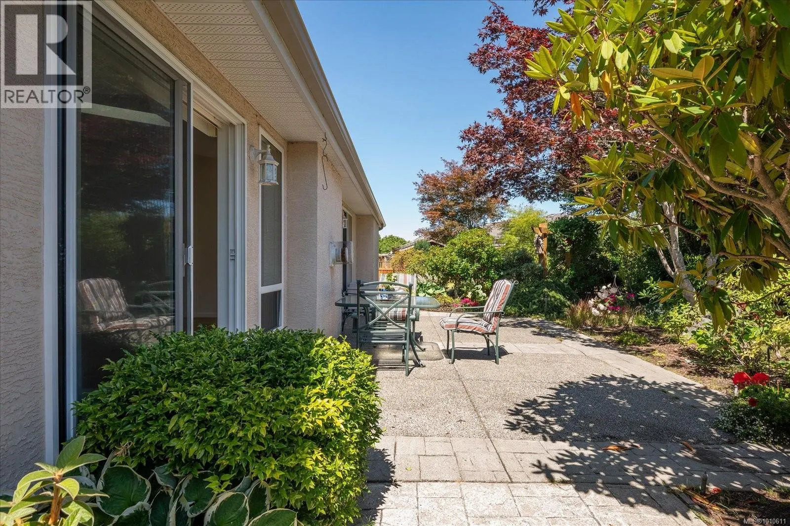 843 Woodridge Pl