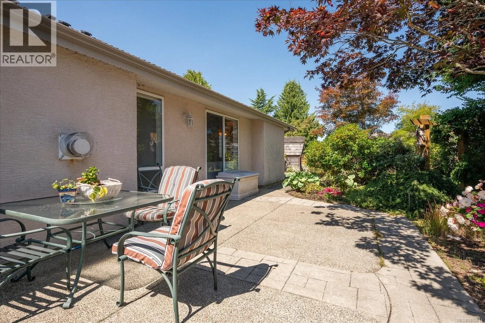 843 Woodridge Pl