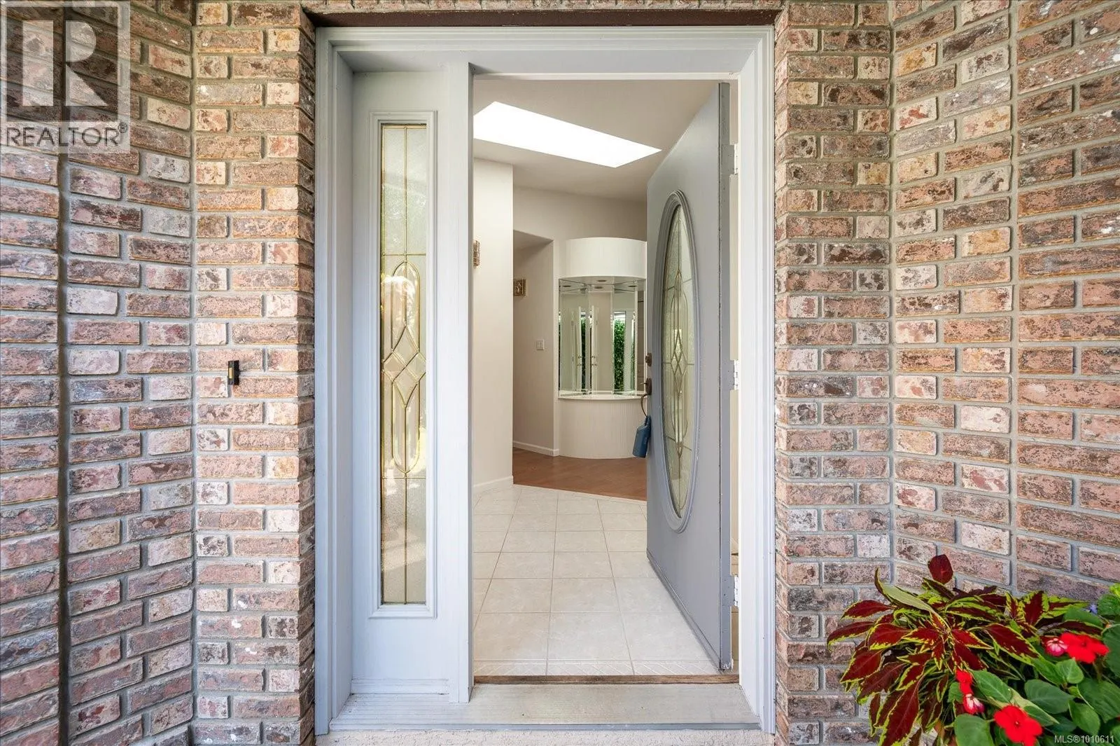 843 Woodridge Pl