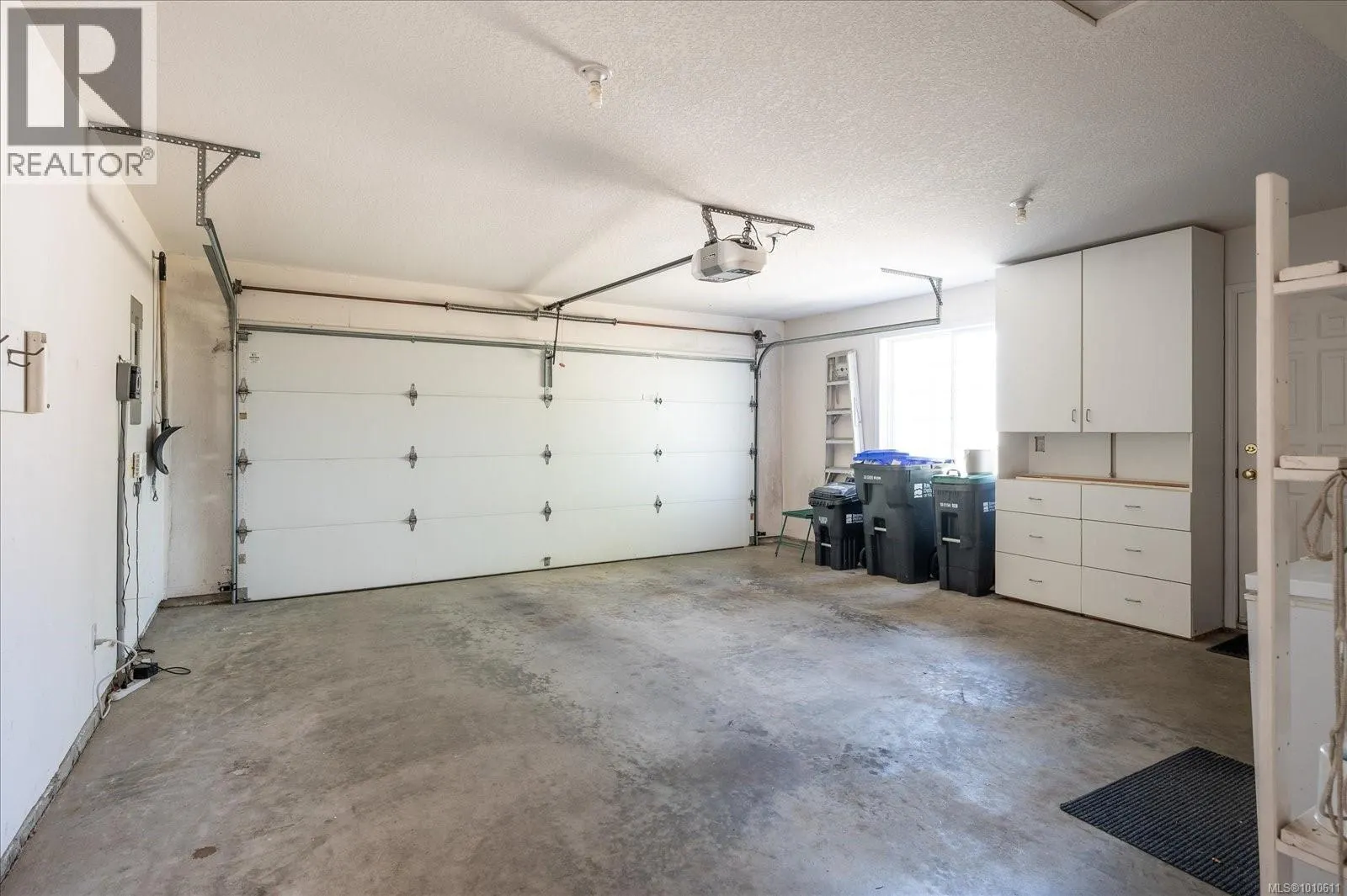 843 Woodridge Pl