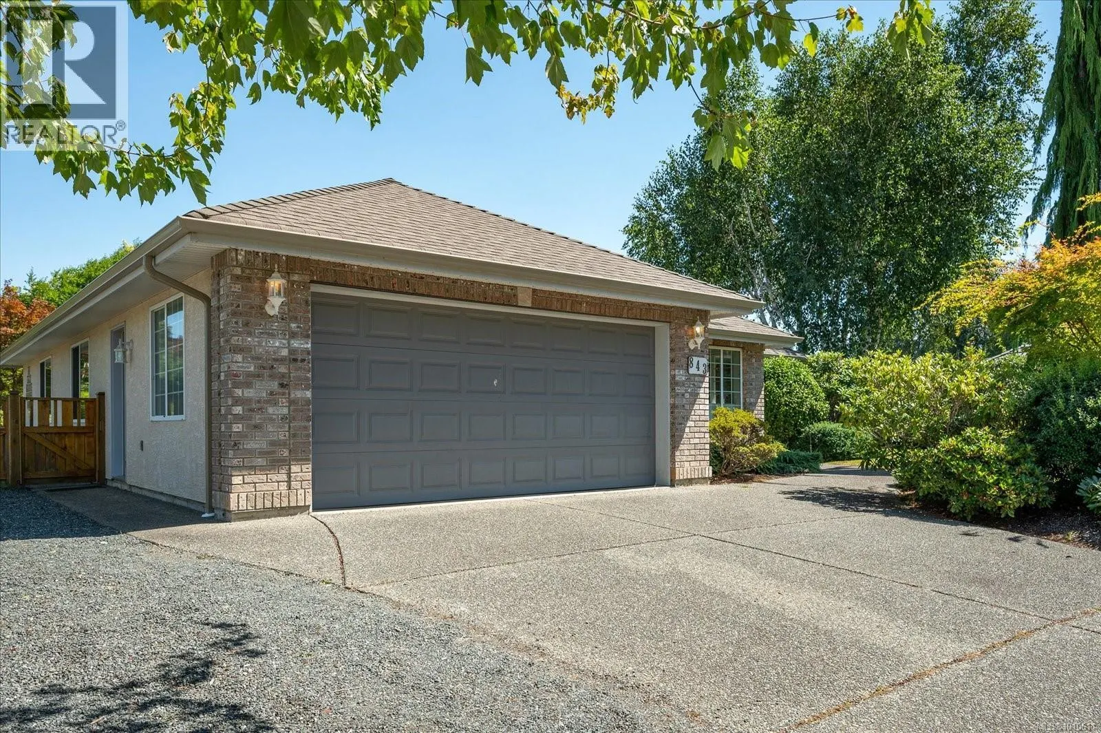 843 Woodridge Pl