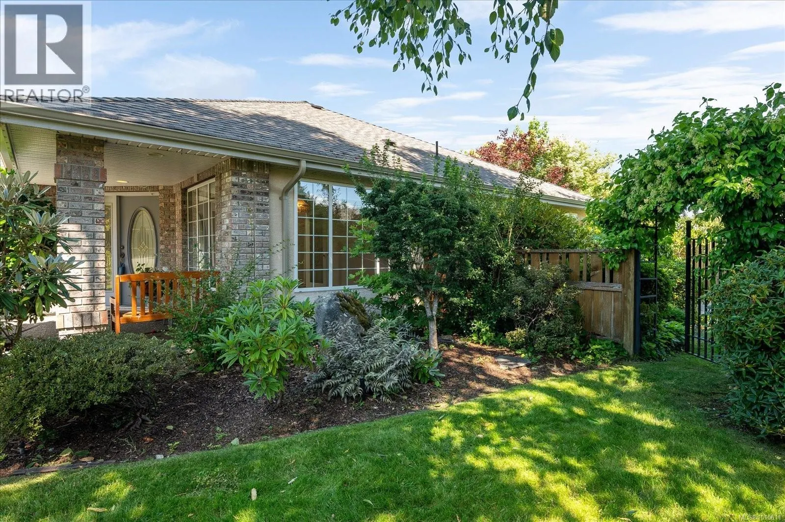 843 Woodridge Pl