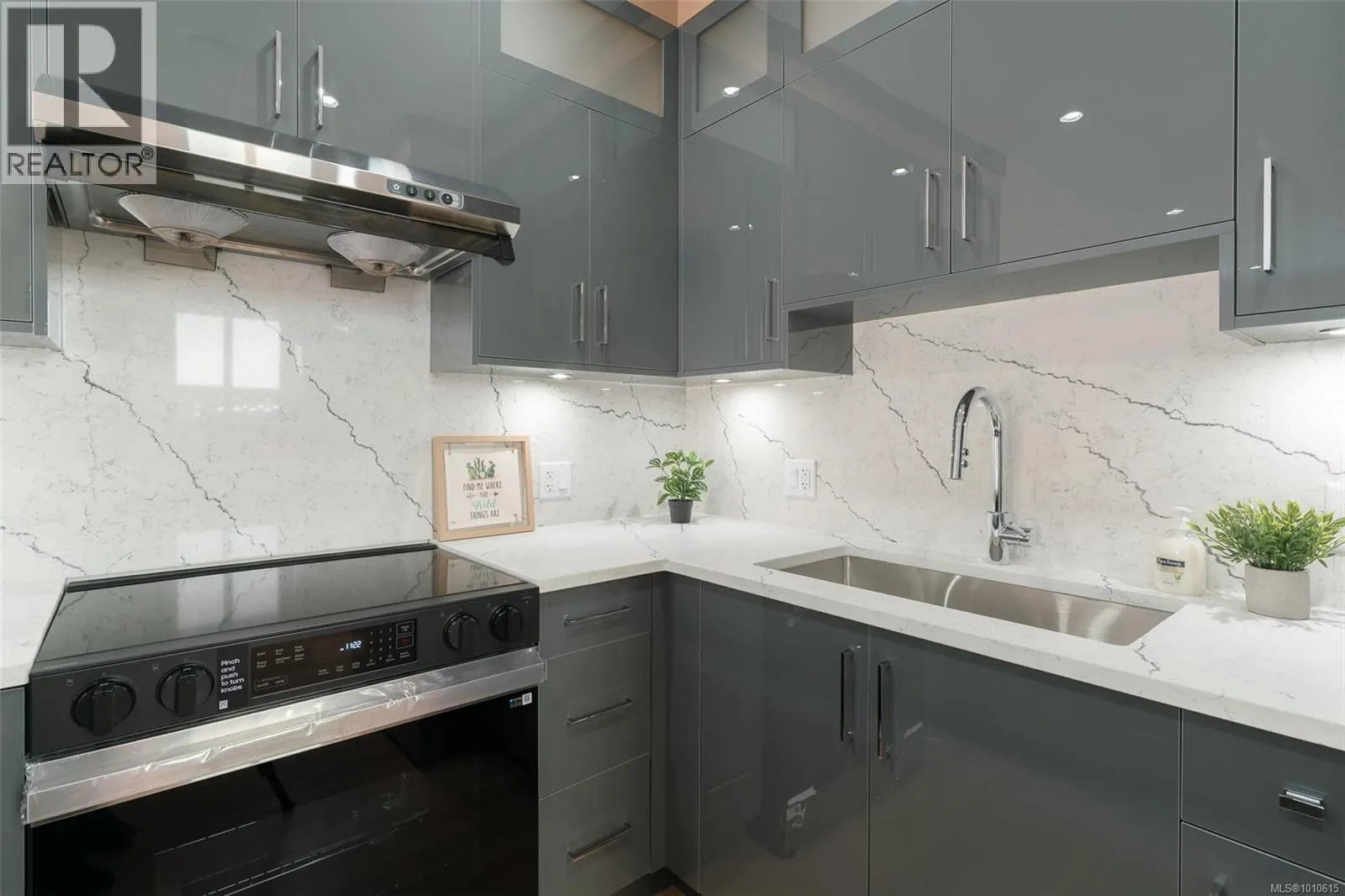 101 608 SANDY Crt