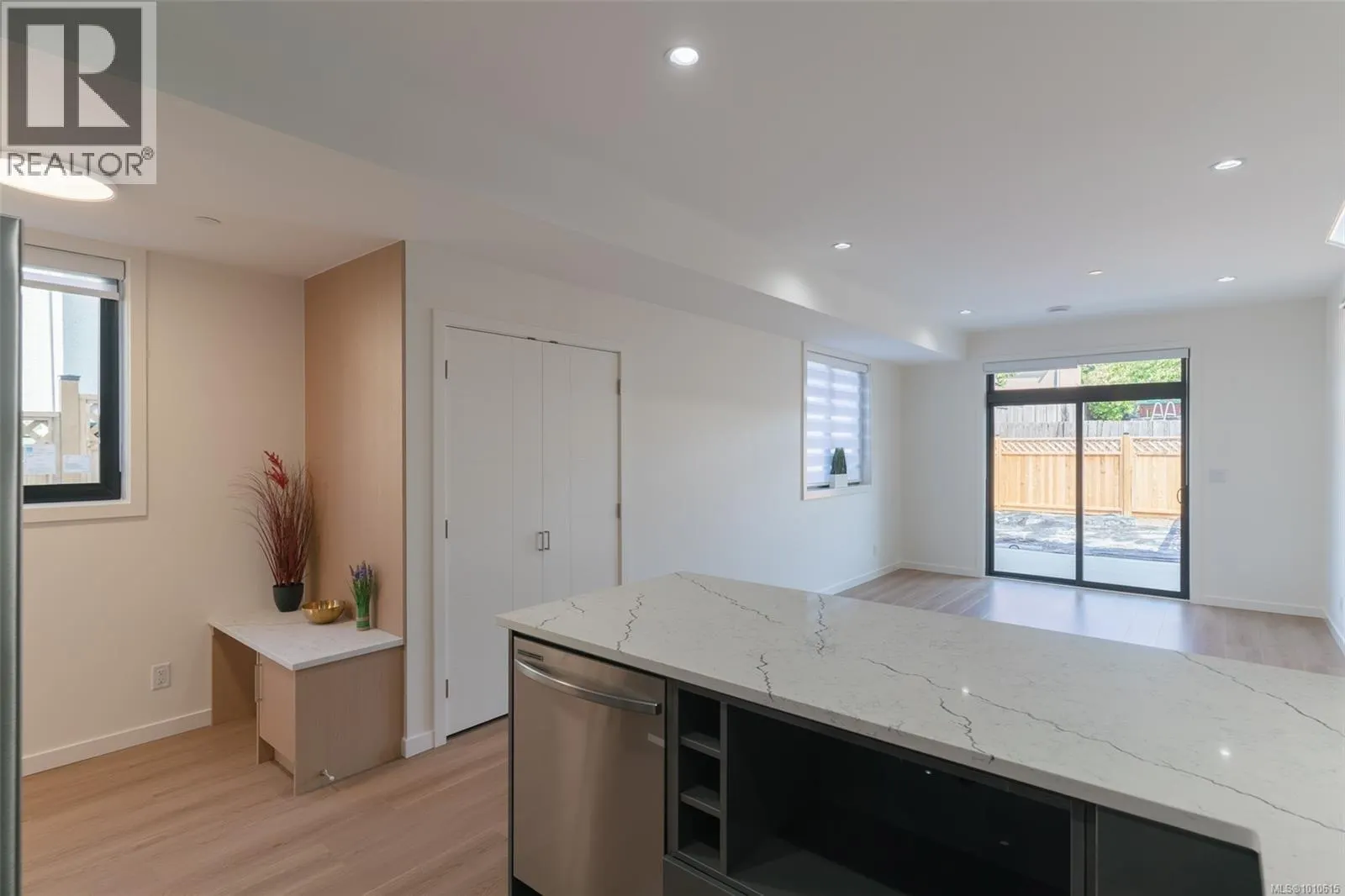 101 608 SANDY Crt