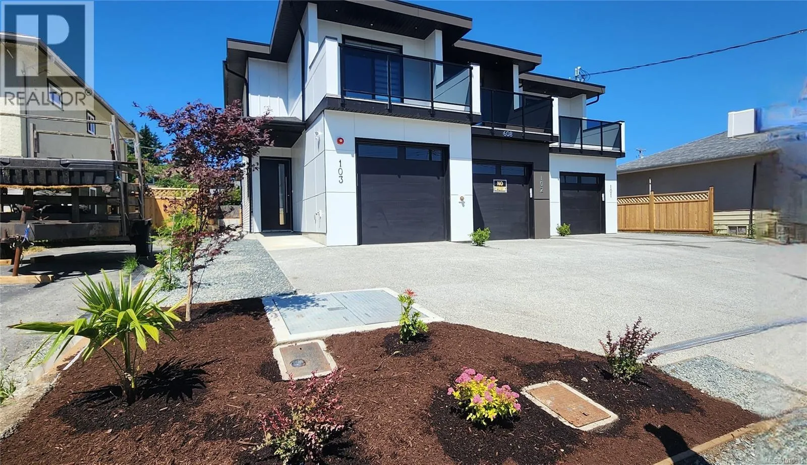 101 608 SANDY Crt