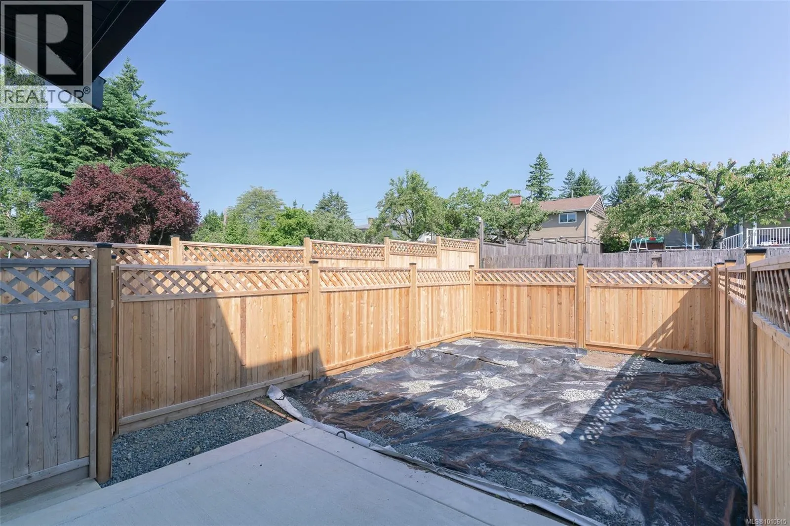 101 608 SANDY Crt