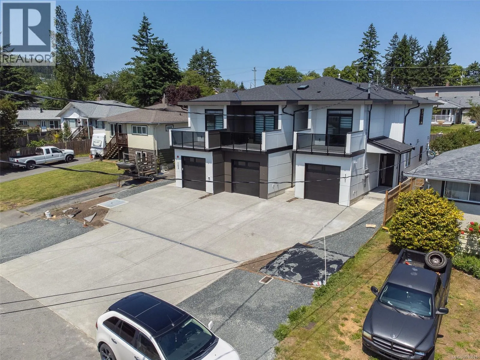 101 608 SANDY Crt