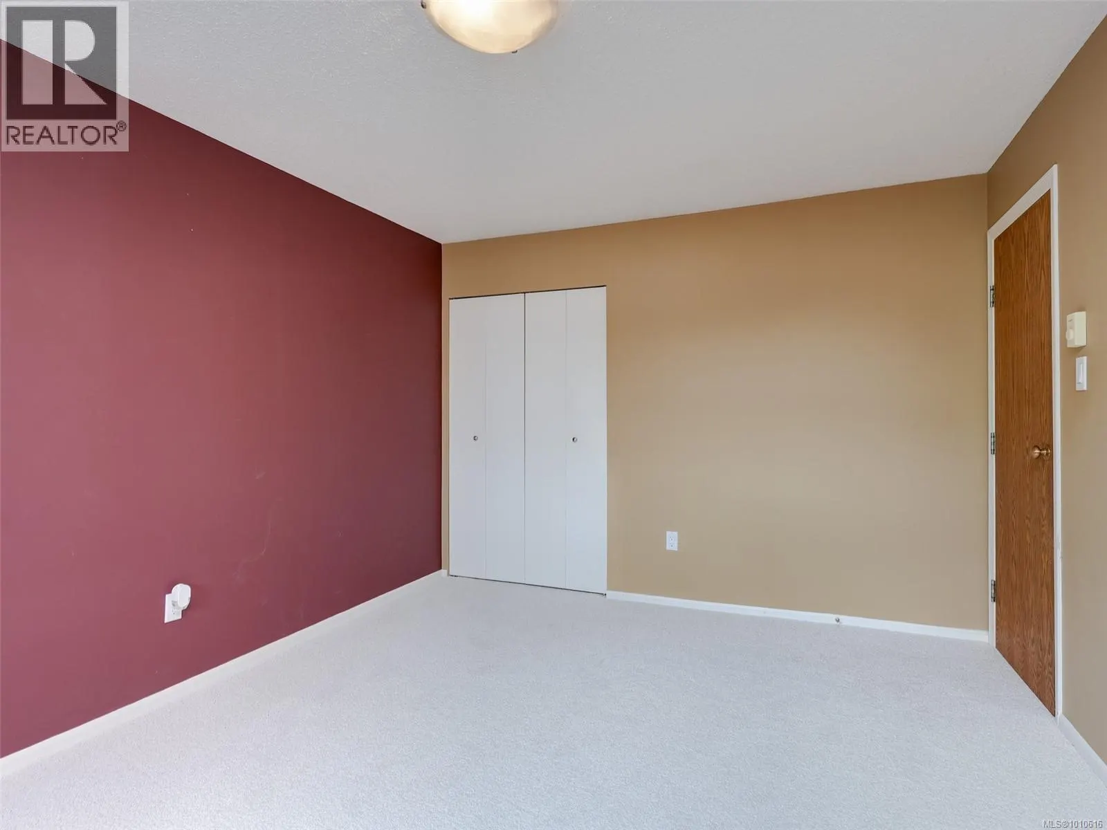 302 859 Carrie St